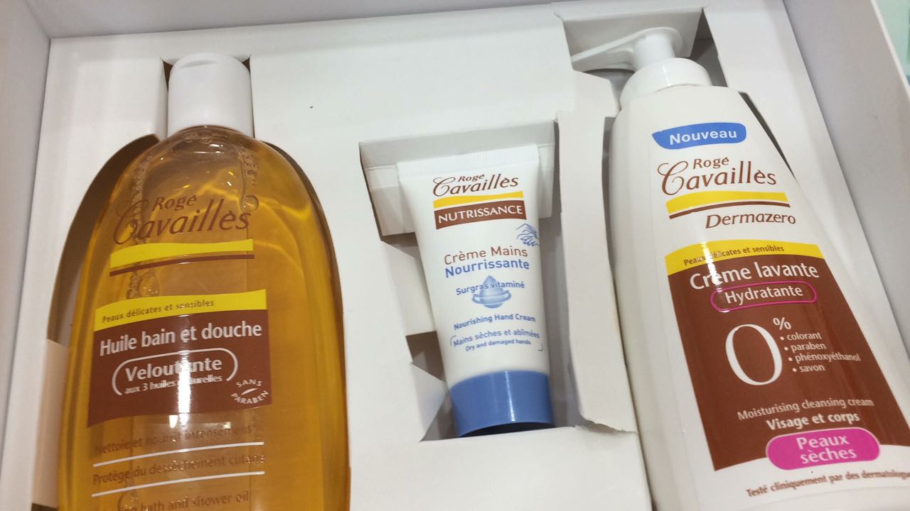 ROGE CAVAILLES PACK DERMATO HUILE BAIN ET DOUCHE VELOUTANTE 500ML + NUTRISSANCE CREME MAINS NOURRISSANTE 50ML + DERMAZERO CREME LAVANTE HYDRATANTE 300ML