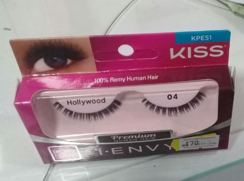 KISS HOLLYWOOD FAUX CILS NUMERO 04 REFERENCE KPE51