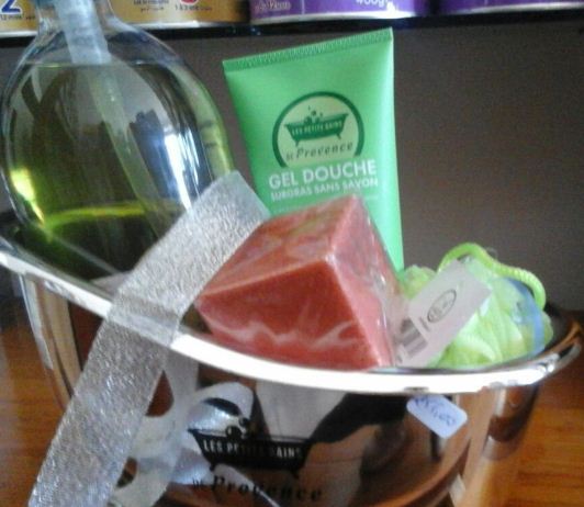 LES PETITS BAINS DE PROVENCE PACK BAIGNOIRE INFUSION SAVON LIQUIDE DE MARSEILLE + GEL DOUCHE SURGRAS SANS SAVON + PAIN MARSEILLE + FLEUR DE DOUCHE VERTE