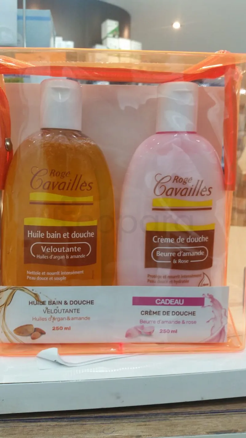 ROGE CAVAILLES TROUSSE HUILE BAIN ET DOUCHE VELOUTANTE 250ML + CREME DE DOUCHE BEURRE D'AMANDE OFFERTE 250ML