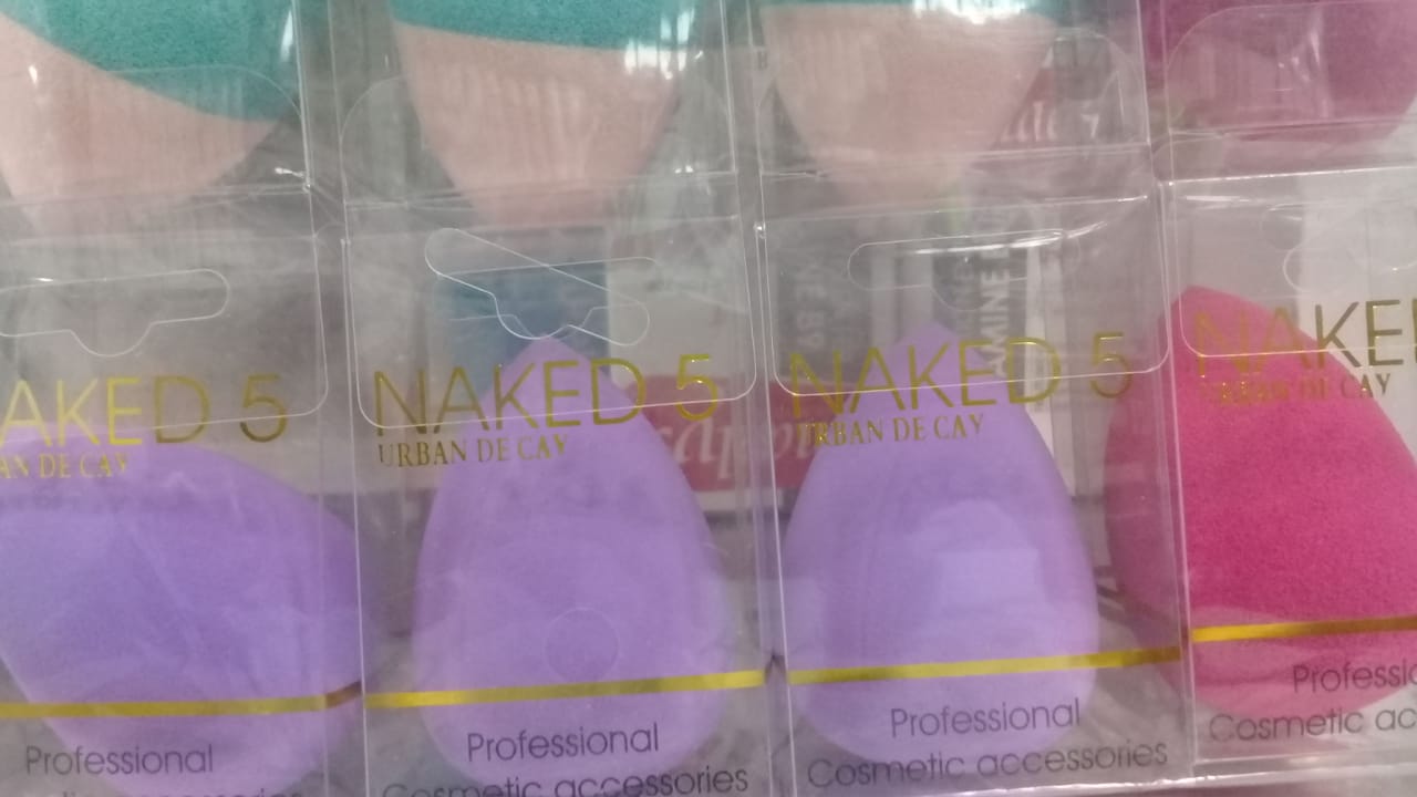 NAKED 5 EPONGE EN POIRE FOND DE TEINT