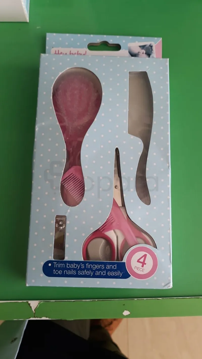 BABY CURE SET MANICURE COUPE ONGLES + CISEAUX + PEIGNE + BROSSE
