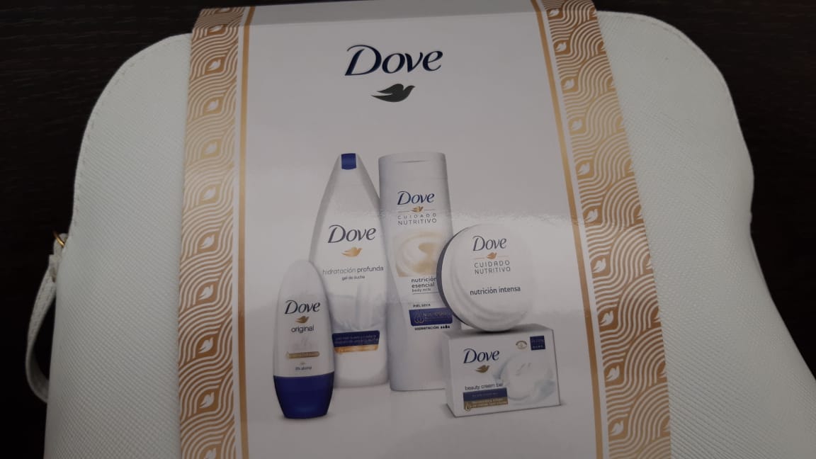 DOVE PACK GEL DOUCHE + STICK DEODORANT ANTI-TRANSPIRANT SANS ALCOOL + CREME CORPORELLE NOURRISSANTE + LAIT CORPOREL HYDRATANT + SAVONS BEAUTY CREAM BAR 2*100G + TROUSSE OFFERTE
