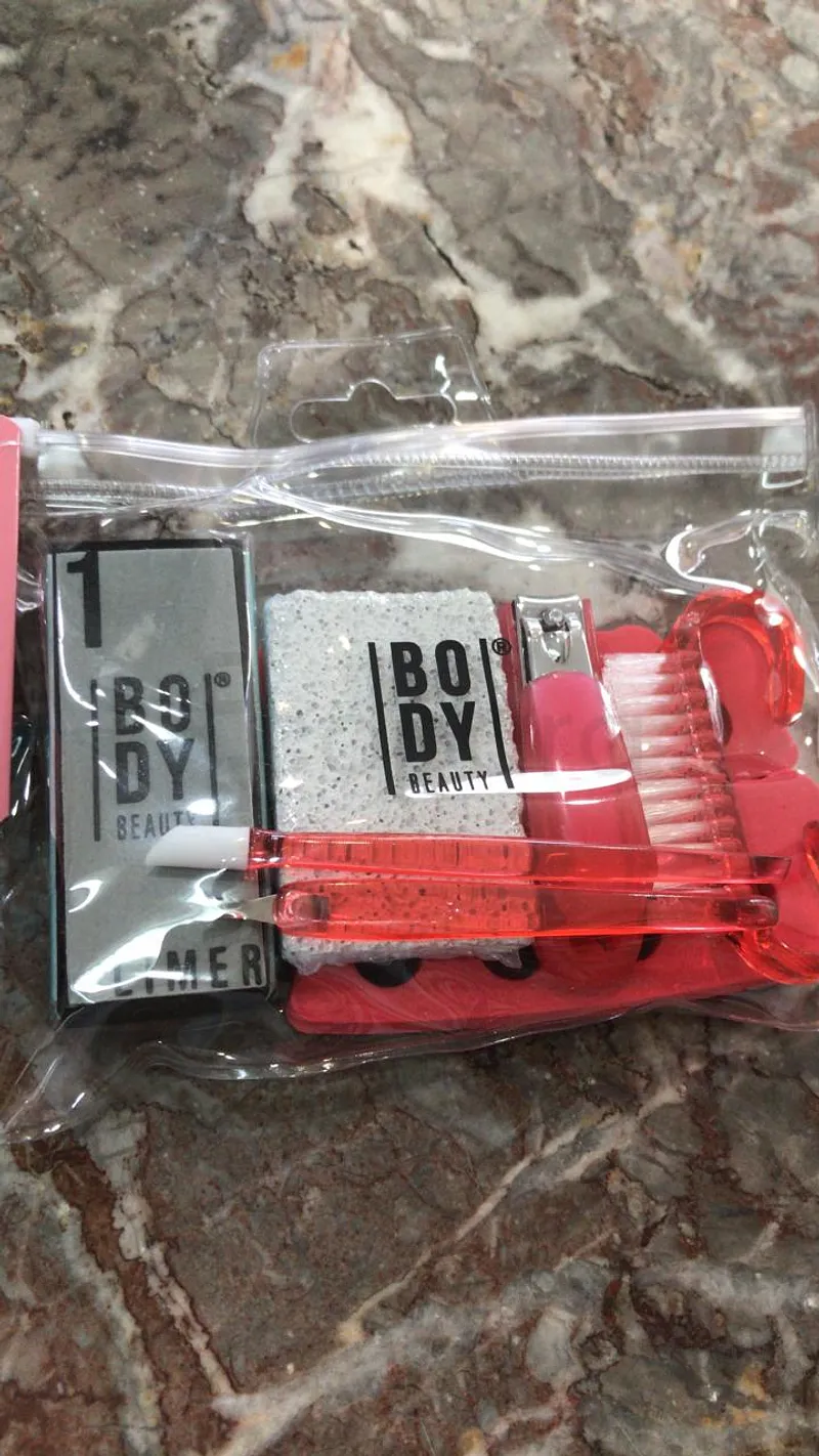 BODY BEAUTY TROUSSE MANUCURE