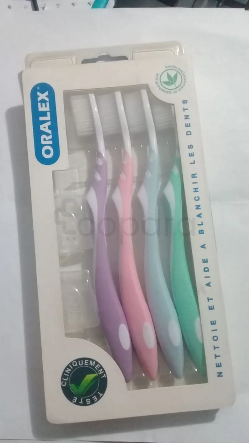 ORALEX BROSSES A DENTS NETTOIE AIDE A BLANCHIR LES DENTS BOITE DE 4 REFERENCE  WO13