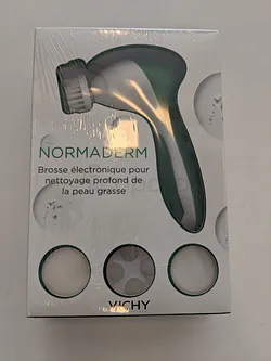 VICHY NORMADERM BROSSE ELECTRONIQUE POUR NETTOYAGE PROFOND DE LA PEAU GRASSE GRATUITE
