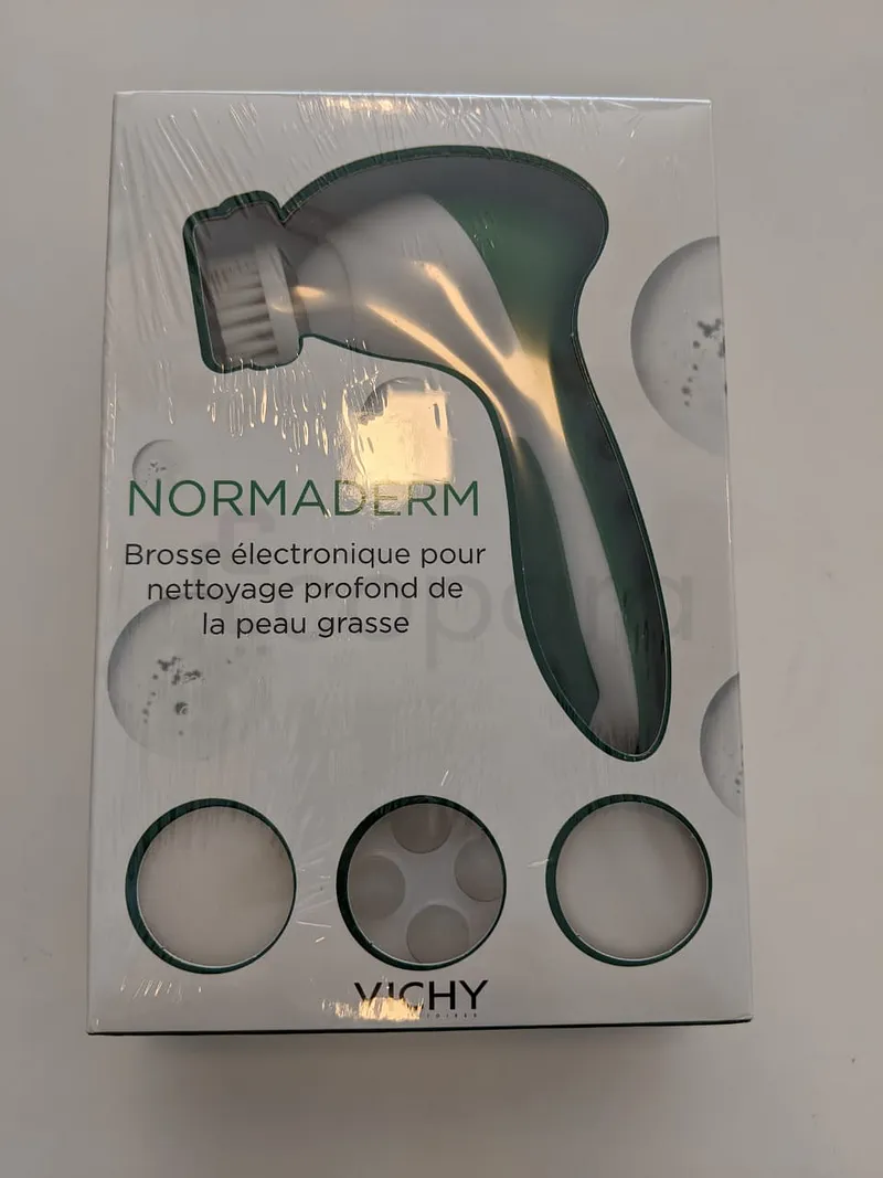 VICHY NORMADERM BROSSE ELECTRONIQUE POUR NETTOYAGE PROFOND DE LA PEAU GRASSE GRATUITE