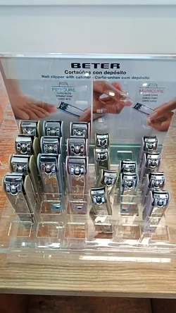 BETER PRESENTOIR COUPE ONGLES AVEC RESERVOIR