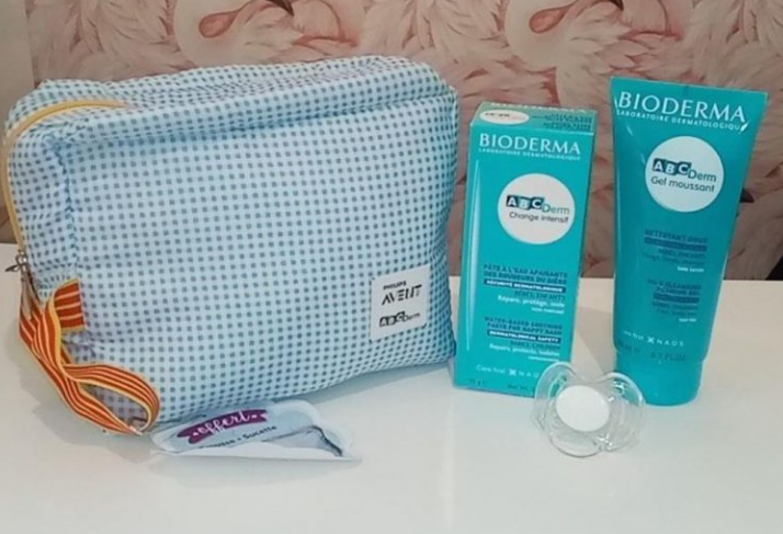 BIODERMA ABCDERM TROUSSE BEBE ABCDERM CHANGE INTENSIF 75G + ABCDERM GEL MOUSSANT 200ML + SUCETTE OFFERTE + TROUSSE OFFERTE